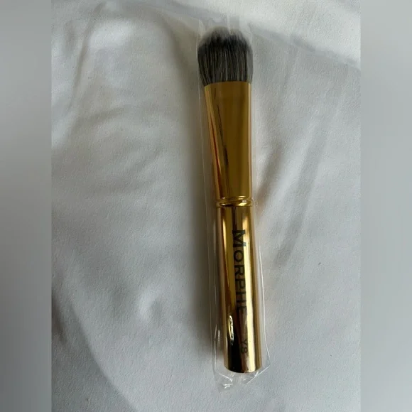 Morphe Y8 Brush with Gold Handle - Picture 2 of 3